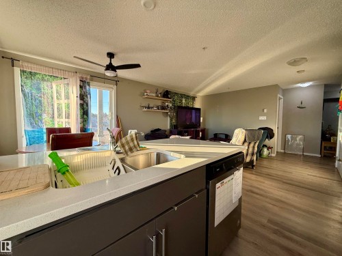 137 148 Ebbers Boulevard, Edmonton, AB - Indoor Photo Showing Kitchen