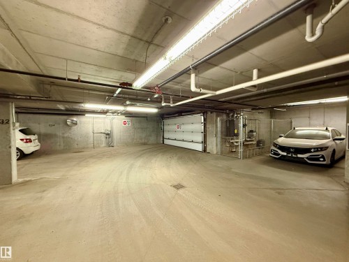 137 148 Ebbers Boulevard, Edmonton, AB - Indoor Photo Showing Garage
