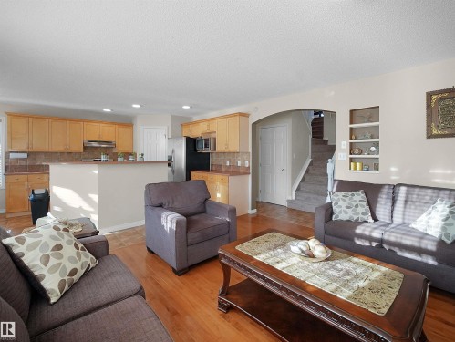 161 Easton Road, Edmonton, AB - Indoor Photo Showing Living Room