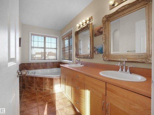 161 Easton Road, Edmonton, AB - Indoor Photo Showing Bathroom