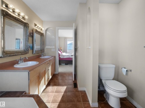 161 Easton Road, Edmonton, AB - Indoor Photo Showing Bathroom