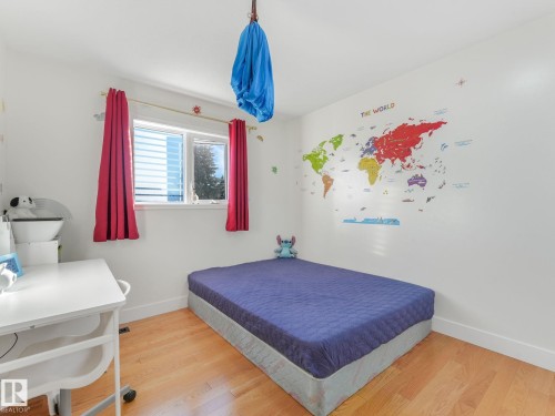Bedroom with light wood-style floors and baseboards - 61 9520 174 Street, Edmonton, AB - Indoor Photo Showing Bedroom