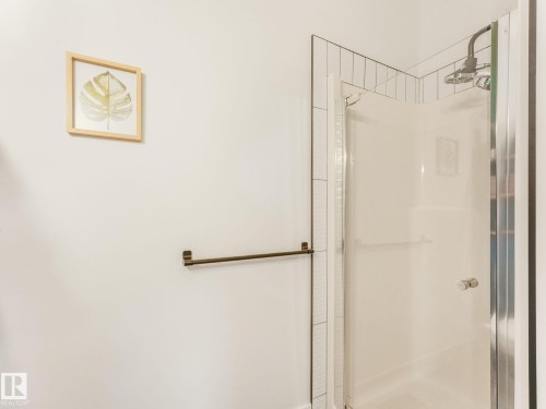 Full bath with a shower stall - 61 9520 174 Street, Edmonton, AB - Indoor Photo Showing Bathroom