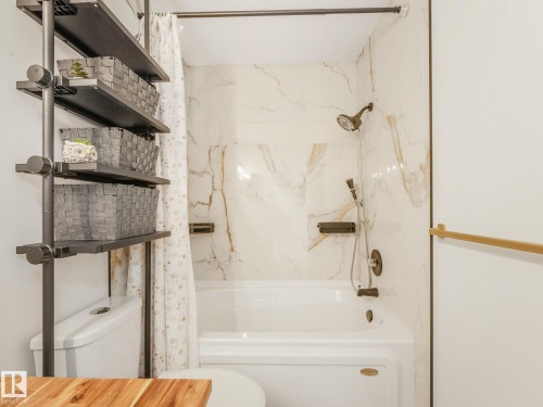 Full bathroom featuring toilet and bathtub / shower combination - 61 9520 174 Street, Edmonton, AB - Indoor Photo Showing Bathroom