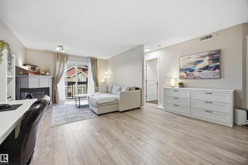 310 17407 99 Avenue, Edmonton, AB - Indoor Photo Showing Living Room
