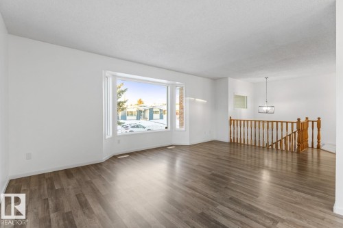 12411 53 Street, Edmonton, AB - Indoor Photo Showing Living Room