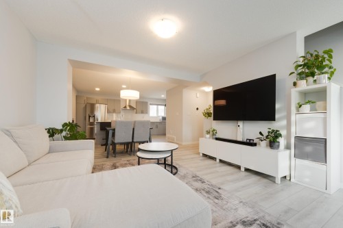 158 Secord Drive, Edmonton, AB - Indoor Photo Showing Living Room