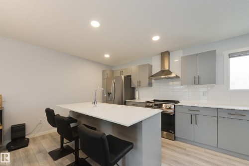 158 Secord Drive, Edmonton, AB - Indoor Photo Showing Kitchen With Upgraded Kitchen