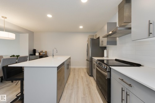 158 Secord Drive, Edmonton, AB - Indoor Photo Showing Kitchen With Upgraded Kitchen