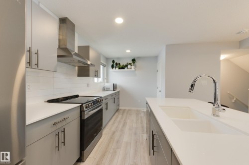 158 Secord Drive, Edmonton, AB - Indoor Photo Showing Kitchen With Upgraded Kitchen