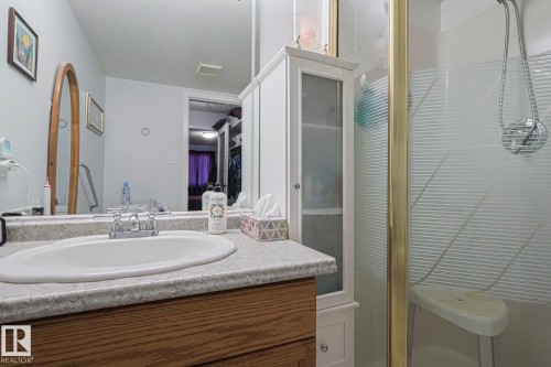 112 17150 94A Avenue, Edmonton, AB - Indoor Photo Showing Bathroom