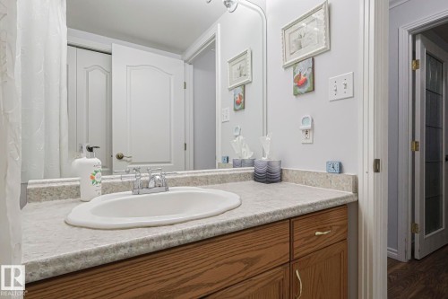112 17150 94A Avenue, Edmonton, AB - Indoor Photo Showing Bathroom
