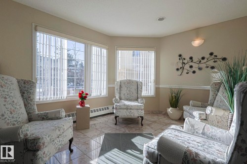 112 17150 94A Avenue, Edmonton, AB - Indoor Photo Showing Living Room