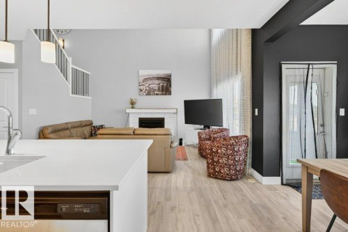 1909 Davidson Wynd, Edmonton, AB - Indoor Photo Showing Kitchen