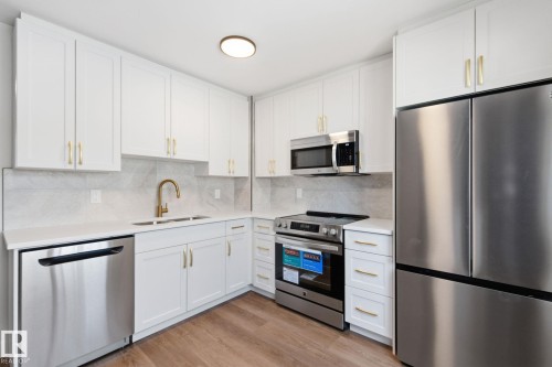 14630 54 Street, Edmonton, AB - Indoor Photo Showing Kitchen With Double Sink With Upgraded Kitchen