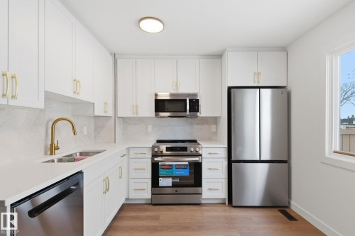 14630 54 Street, Edmonton, AB - Indoor Photo Showing Kitchen With Double Sink With Upgraded Kitchen