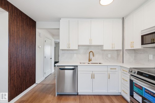 14630 54 Street, Edmonton, AB - Indoor Photo Showing Kitchen With Double Sink With Upgraded Kitchen