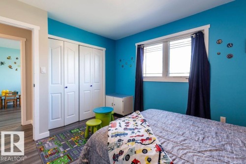 Bedroom featuring dark wood-style flooring and a closet - 4628 46 Ave, Evansburg, AB - Indoor Photo Showing Bedroom