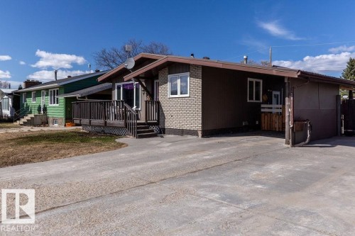 Manufactured / mobile home featuring brick siding - 4628 46 Ave, Evansburg, AB - Outdoor