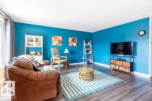Living room with baseboards and wood finished floors - 4628 46 Ave, Evansburg, AB - Indoor Photo Showing Living Room