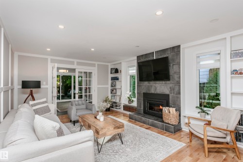 177 Wolf Willow Crescent, Edmonton, AB - Indoor Photo Showing Living Room With Fireplace