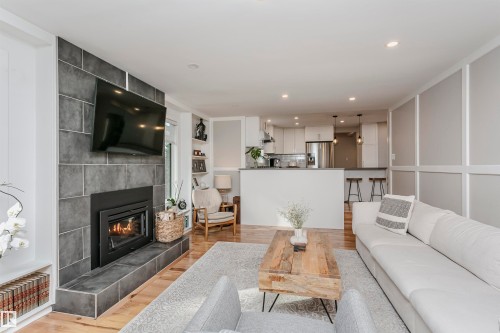 177 Wolf Willow Crescent, Edmonton, AB - Indoor Photo Showing Living Room With Fireplace
