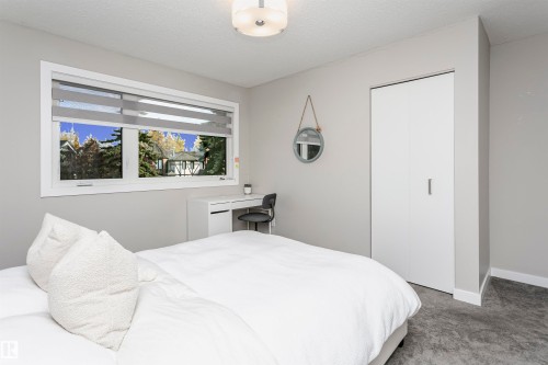 177 Wolf Willow Crescent, Edmonton, AB - Indoor Photo Showing Bedroom