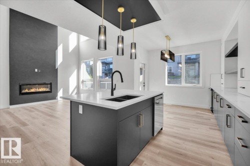 1154 Gyrfalcon Crescent, Edmonton, AB - Indoor Photo Showing Kitchen With Double Sink With Upgraded Kitchen
