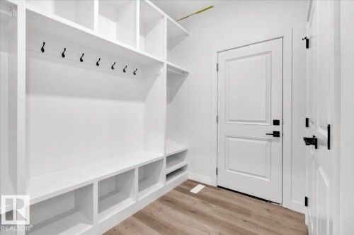 1154 Gyrfalcon Crescent, Edmonton, AB - Indoor Photo Showing Other Room