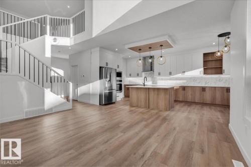 1115 Gyrfalcon Crescent, Edmonton, AB - Indoor Photo Showing Kitchen