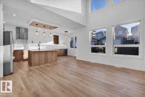 1115 Gyrfalcon Crescent, Edmonton, AB - Indoor Photo Showing Kitchen With Upgraded Kitchen