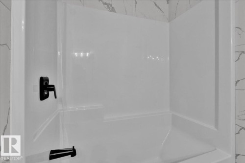 1115 Gyrfalcon Crescent, Edmonton, AB - Indoor Photo Showing Other Room