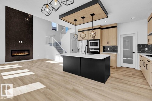 1119 Gyrfalcon Crescent, Edmonton, AB - Indoor Photo Showing Kitchen With Upgraded Kitchen