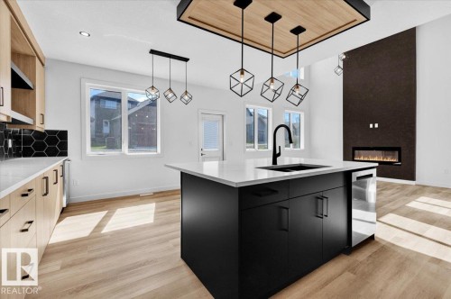 1119 Gyrfalcon Crescent, Edmonton, AB - Indoor Photo Showing Kitchen With Upgraded Kitchen