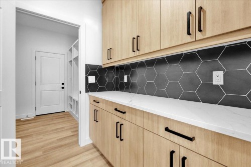 1119 Gyrfalcon Crescent, Edmonton, AB - Indoor Photo Showing Other Room