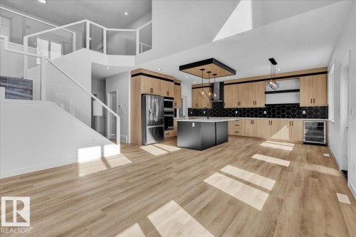 1119 Gyrfalcon Crescent, Edmonton, AB - Indoor Photo Showing Kitchen