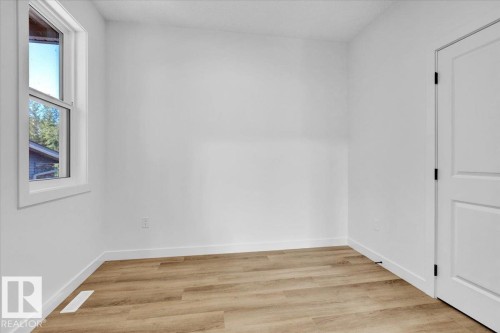 1119 Gyrfalcon Crescent, Edmonton, AB - Indoor Photo Showing Other Room
