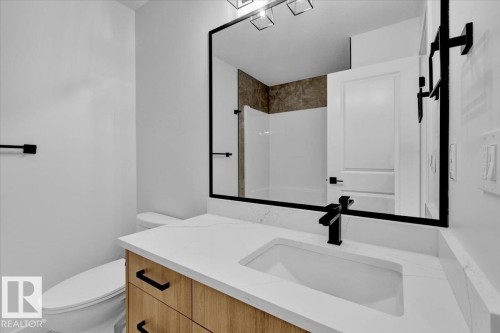 1119 Gyrfalcon Crescent, Edmonton, AB - Indoor Photo Showing Bathroom