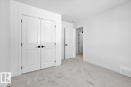 1119 Gyrfalcon Crescent, Edmonton, AB - Indoor Photo Showing Other Room
