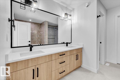 1119 Gyrfalcon Crescent, Edmonton, AB - Indoor