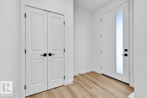 1119 Gyrfalcon Crescent, Edmonton, AB - Indoor Photo Showing Other Room