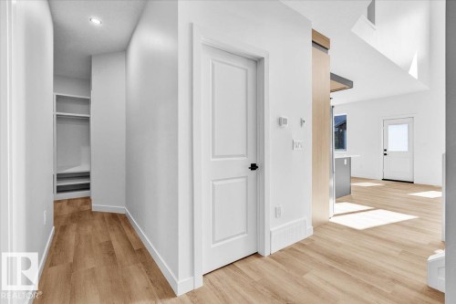 1119 Gyrfalcon Crescent, Edmonton, AB - Indoor Photo Showing Other Room