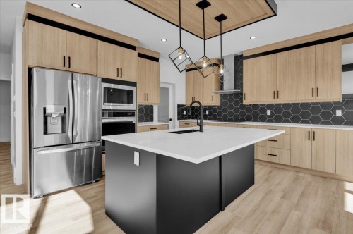 1119 Gyrfalcon Crescent, Edmonton, AB - Indoor Photo Showing Kitchen With Upgraded Kitchen