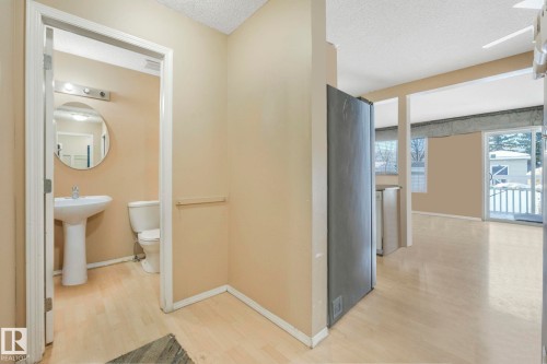 13826 38 Street, Edmonton, AB - Indoor
