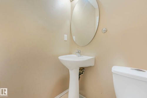 13826 38 Street, Edmonton, AB - Indoor Photo Showing Bathroom