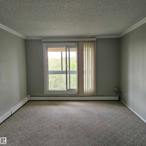 Edmonton, AB - Indoor Photo Showing Other Room