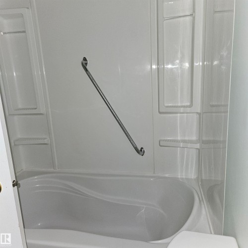 Edmonton, AB - Indoor Photo Showing Bathroom