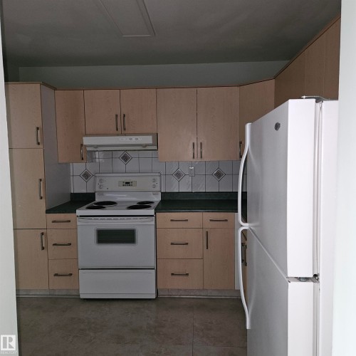 Edmonton, AB - Indoor Photo Showing Kitchen