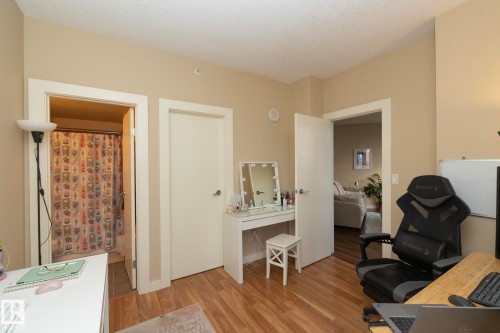 Office area with light wood-style floors - 1004 10136 104 Street, Edmonton, AB - Indoor