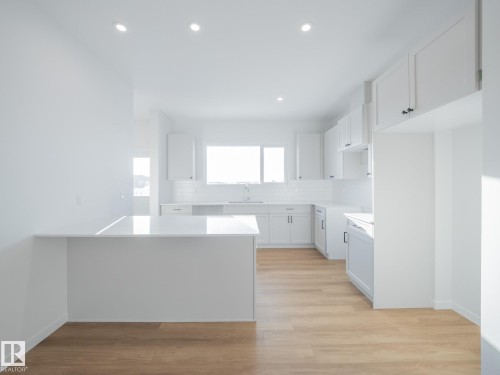 675 173 Avenue, Edmonton, AB - Indoor Photo Showing Kitchen